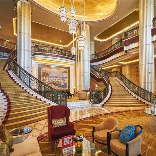 Внутри роскошного отеля в Абу-Даби, Объединенные Арабские Эмираты