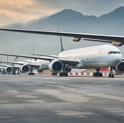 Самолеты ждут в очереди