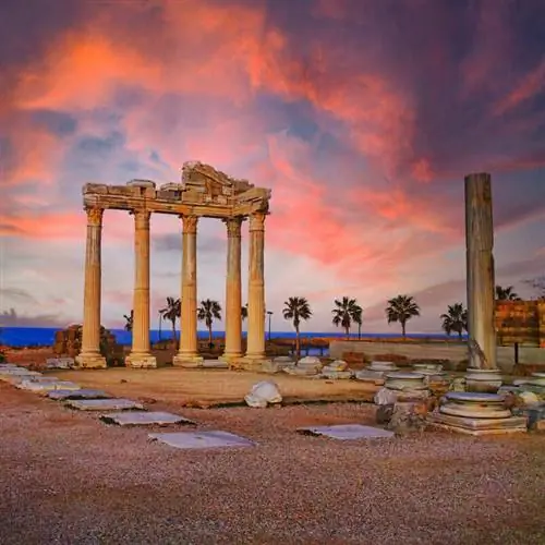 Закат над храмом Аполлона в Сиде, провинция Анталия, средиземноморское побережье Турции, достопримечательности Средиземноморья