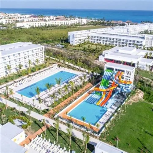Вид с воздуха на отель Riu Republica с водными горками
