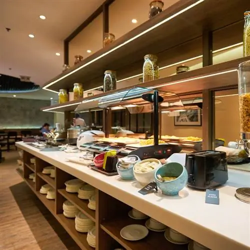 завтрак «шведский стол» в гостиной