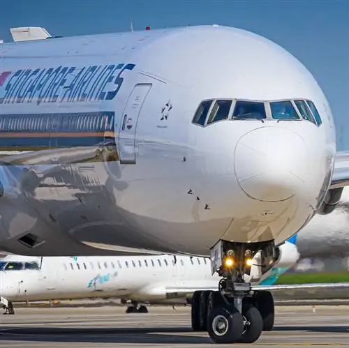 Самолет Сингапурских авиалиний