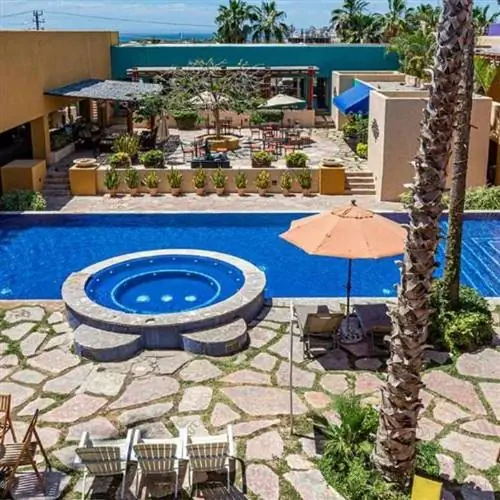 Вид на бассейн отеля Los Patios