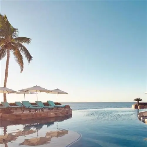 Вид на бассейн курортного отеля Hacienda del Mar Los Cabos