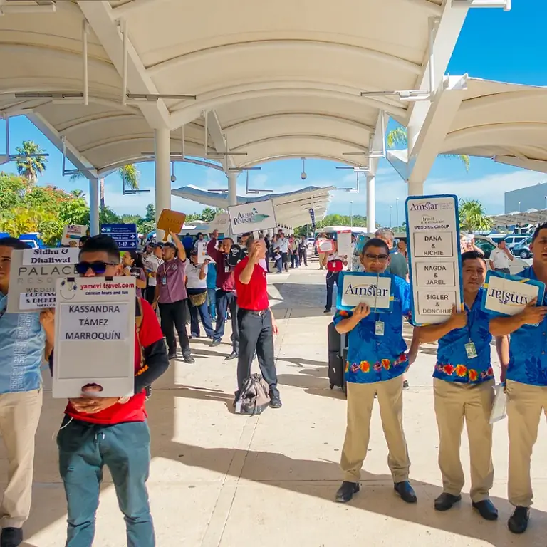 Зона прибытия аэропорта Канкуна, внешний вид международного аэропорта Канкуна