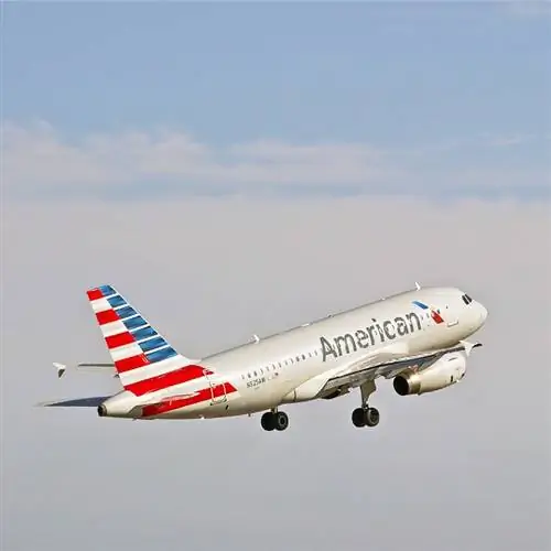 Самолеты American Airlines в воздухе