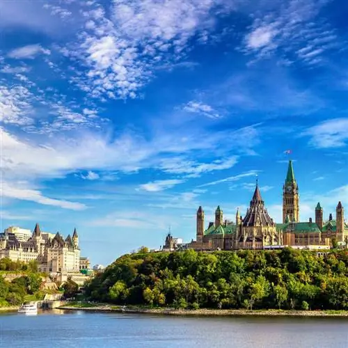 Вид на Парламентский холм в Оттаве, Канада