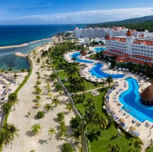 Внешний вид Bahia Principe Luxury Runaway Bay
