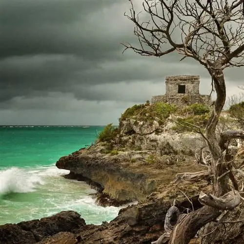 Руины Тулума, сфотографированные во время бурного дня, Мексиканские Карибы, Мексика