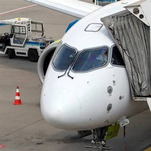 Посадка в самолет А220