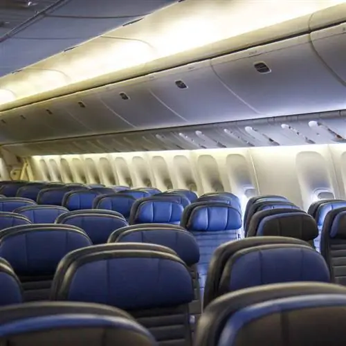 Интерьер самолета United Airlines