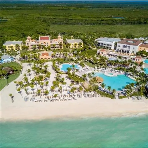 вид с воздуха на роскошный курорт Sanctuary Cap Cana, работающий по системе «все включено»