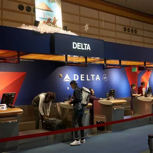 Стойка регистрации Delta Airlines в неуказанном аэропорту