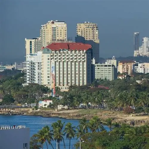 Санто-Доминго, столица Доминиканской Республики, остров Эспаньола, рейсы в Карибское море в солнечные места