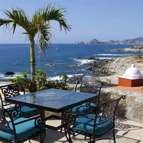 Обеденный стол с видом на океан в Лос-Кабосе, Южная Нижняя Калифорния, Тихий океан, Мексика