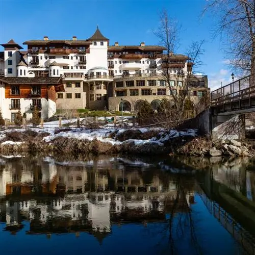 Центр города Ливенворт в штате Вашингтон с традиционной баварской архитектурой, США, зимнее путешествие