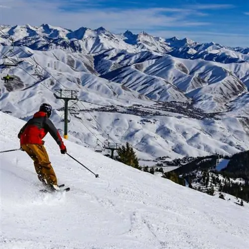 Катание на лыжах в Солнечной долине