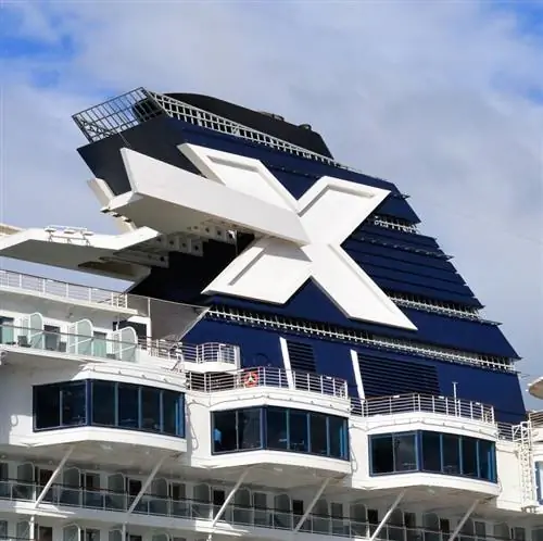 Круизный лайнер знаменитостей