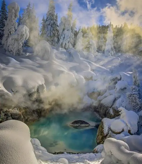 горячий источник зимой