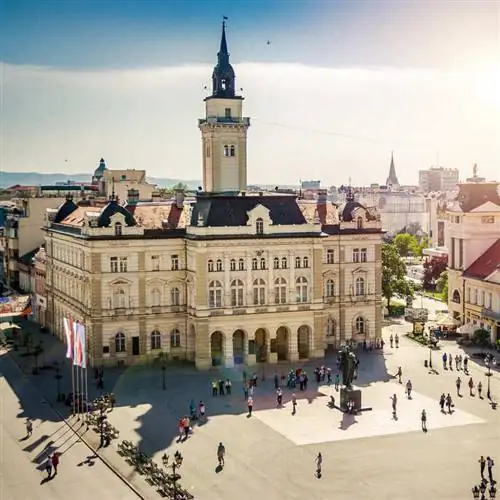 Ратуша в Нови-Саде, Автономный край Воеводина в Северной Сербии, Восточной Европе, Балканах