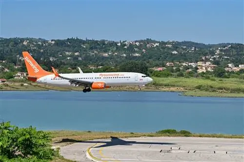 Канадская бюджетная авиакомпания удваивает маршруты в теплые направления из-за высокого спроса