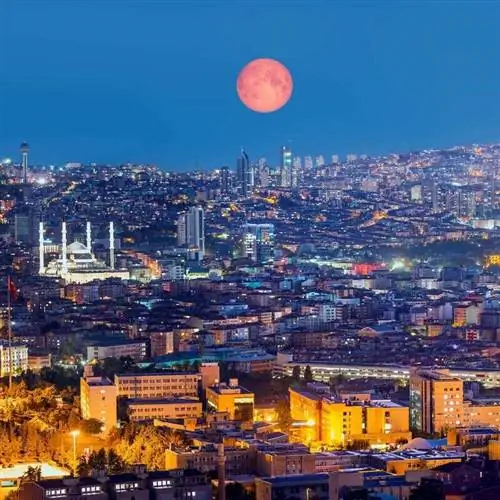 Вид с воздуха на Анкару, столицу Турции, Турция, в ночное время, полнолуние, Анатолийский полуостров, Западная Азия