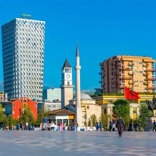 Площадь Скандерберга в Тиране, столице Албании, Западных Балканах, Юго-Восточной Европе
