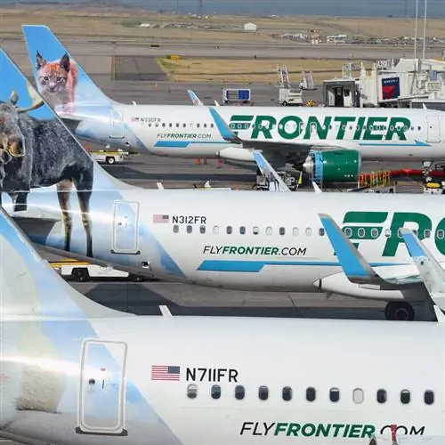 Самолет Row Of Frontier Airlines