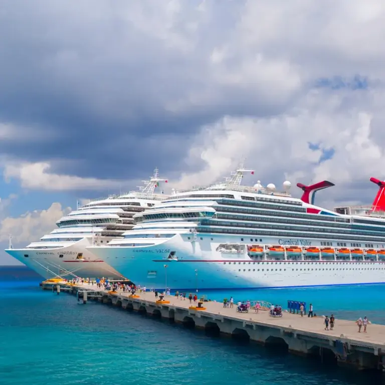 Большие круизные лайнеры Carnival Valor