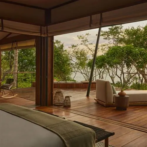 Палаточный номер Four Seasons Hotels and Resort Naviva