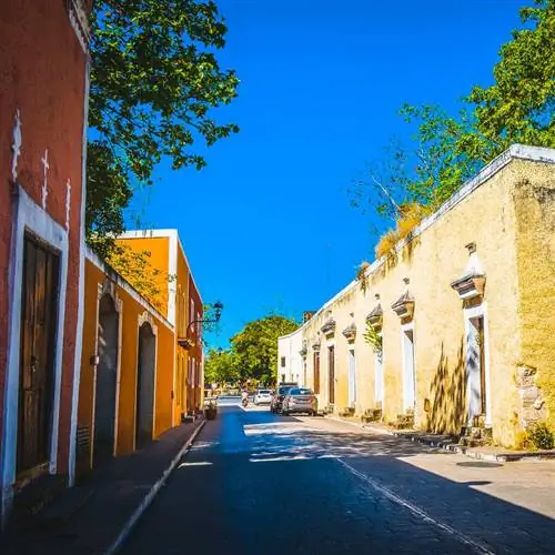 Старые колониальные дома в Вальядолиде, штат Юкатан, Мексика