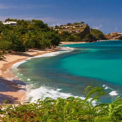 Карибский бассейн. Остров Гренада. Гренада - страна и остров, расположенный в южной части Антильских островов, прекрасный вид на Гранд-Анс в Гренаде