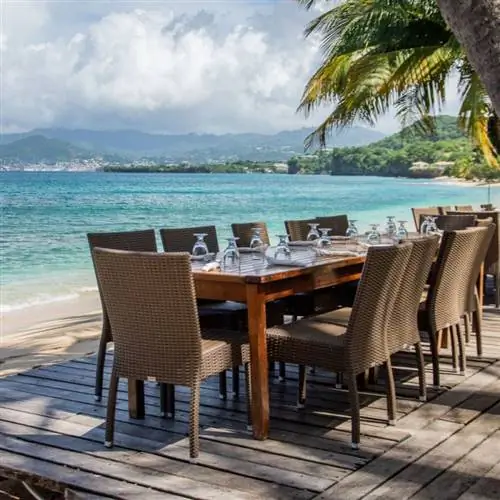 Ресторан на пляже на песке в Гренаде