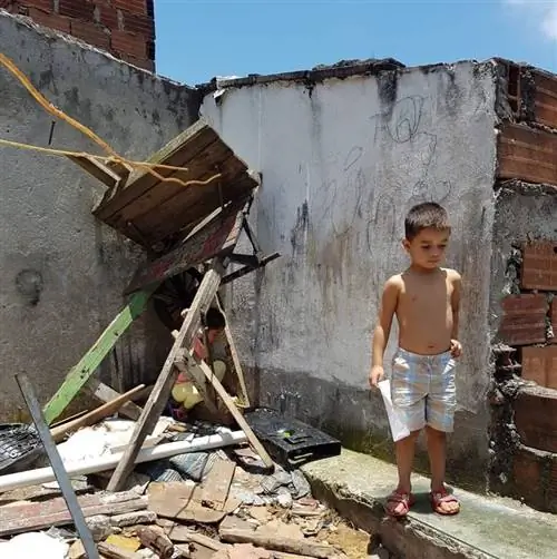 Дети, живущие в бедности в Медельине, Колумбия