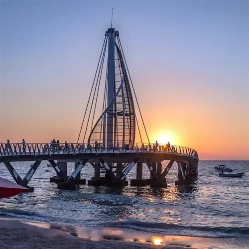 Современная набережная в Пуэрто-Вальярта, Мексика