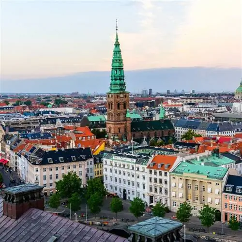 Горизонт Копенгагена сверху с церковной башней