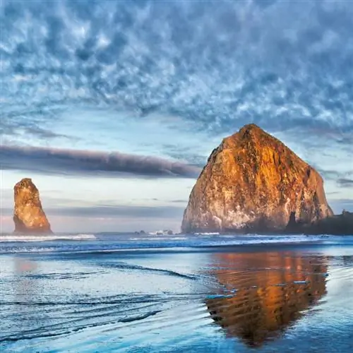 Кэннон-Бич с океаном и валунами