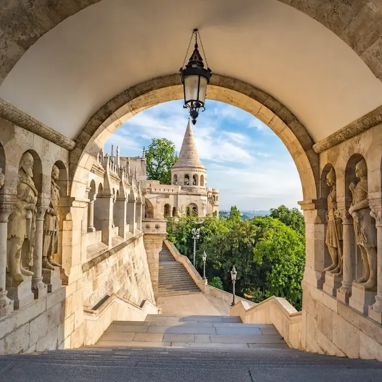 Вид с крепости Рыбацкий бастион в Будапеште.