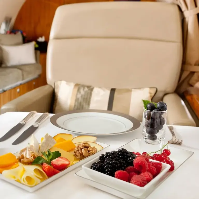 Необычная еда в самолете