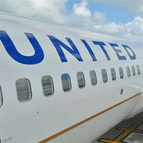 Самолет авиакомпании United Airlines