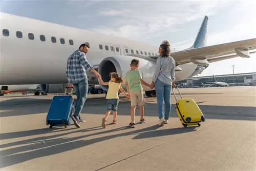 United Airlines упрощает для семей бесплатное пребывание вместе