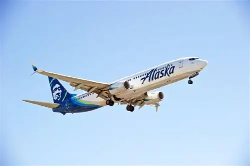 Alaska Airlines продолжает предлагать билеты на рейсы по западному побережью за 49 долларов. Стоит ли оно того?