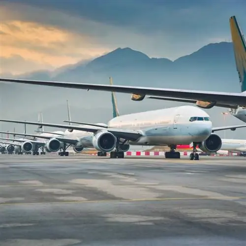 такси на взлетно-посадочной полосе