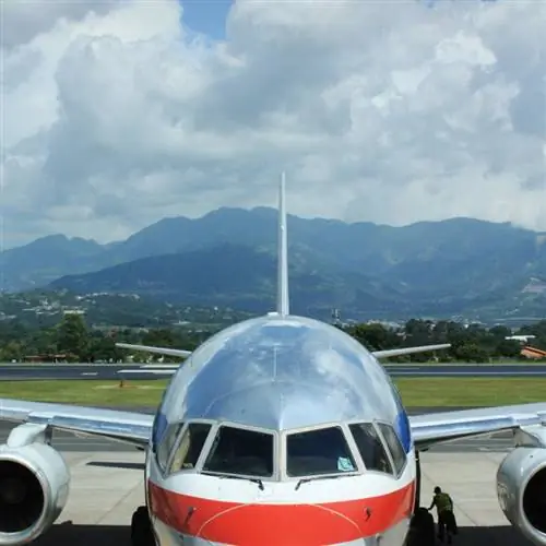 Самолет в аэропорту Коста-Рики