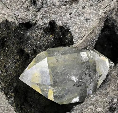 Алмазный кристалл Херкимера.