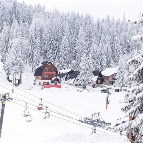 Зимний горнолыжный город Яхорина в Боснии и Герцеговине