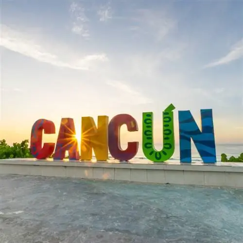 Красочный знак Канкуна