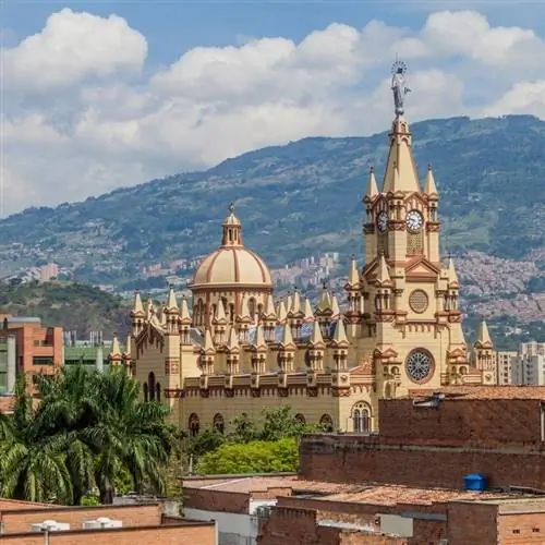 Церковь Иисуса Назарено в Медельине, Колумбия, Южная АмерикаЦерковь Иисуса Назарено в Медельине, Колумбия, Южная Америка