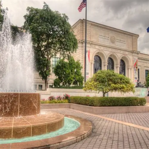 Вход в Детройтский институт искусств