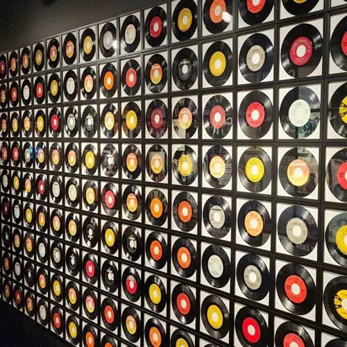 Стена рекордов в музее Джонни Кэша